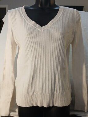 Pre-loved Women's Merona Cream Ribbed V-Neck Sweater.